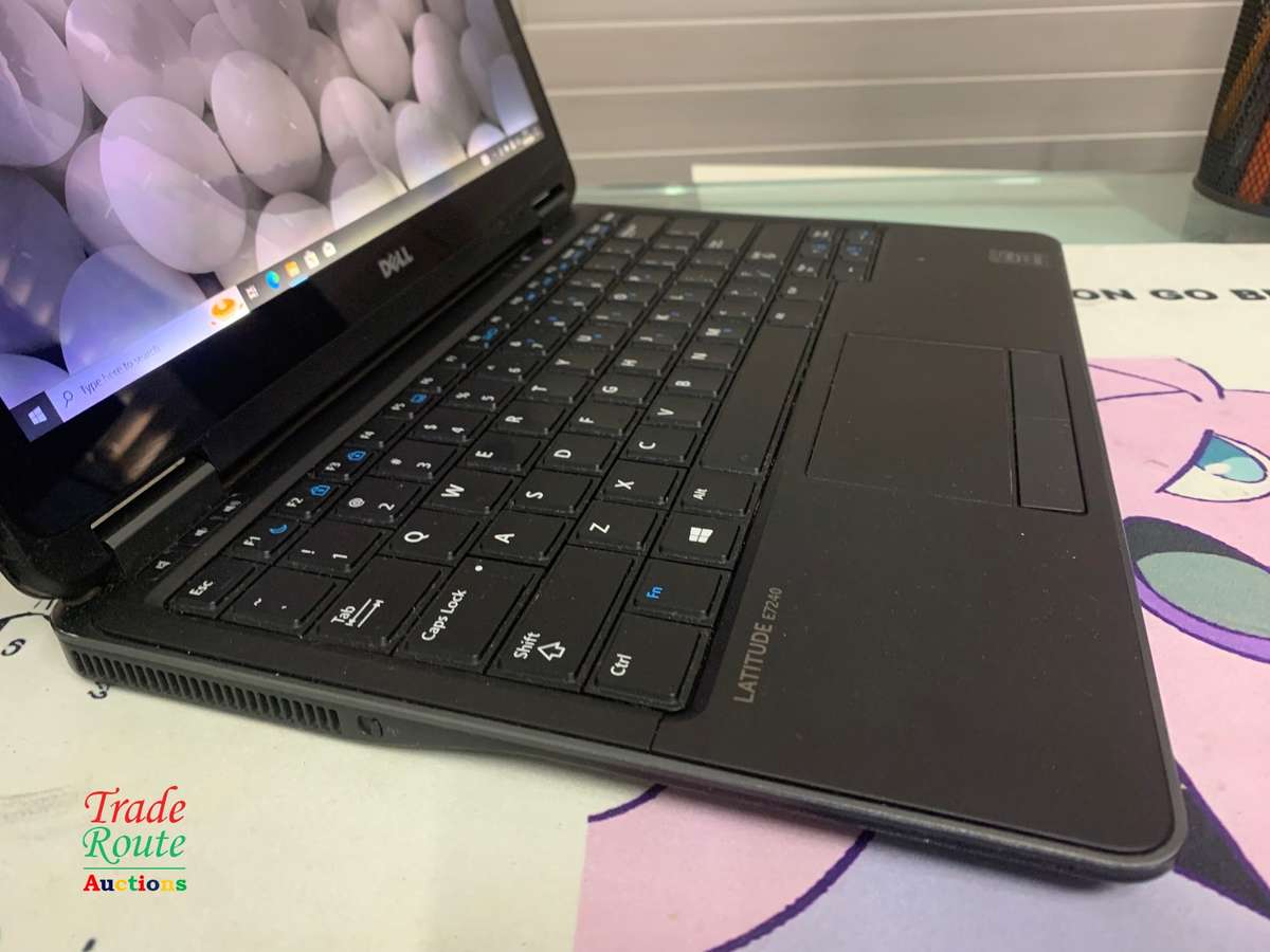 DELL LATITUDE E7240 TouchScreen LAPTOP | CORE i7 2.1GHz | 8GB RAM | 256GB SSD - Faded Screen