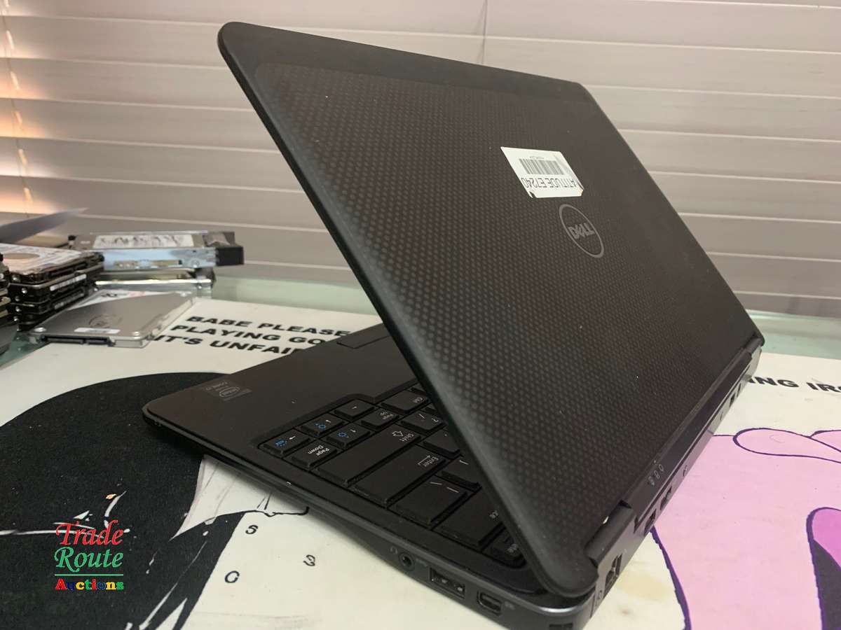DELL LATITUDE E7240 TouchScreen LAPTOP | CORE i7 2.1GHz | 8GB RAM | 256GB SSD - Faded Screen