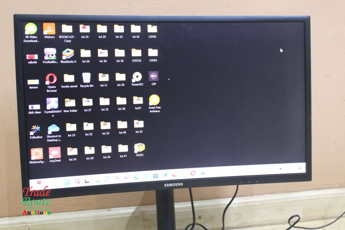 Samsung C24FG70 24" Full HD Curved Gaming Monitor Boxed - White Spot on Screen