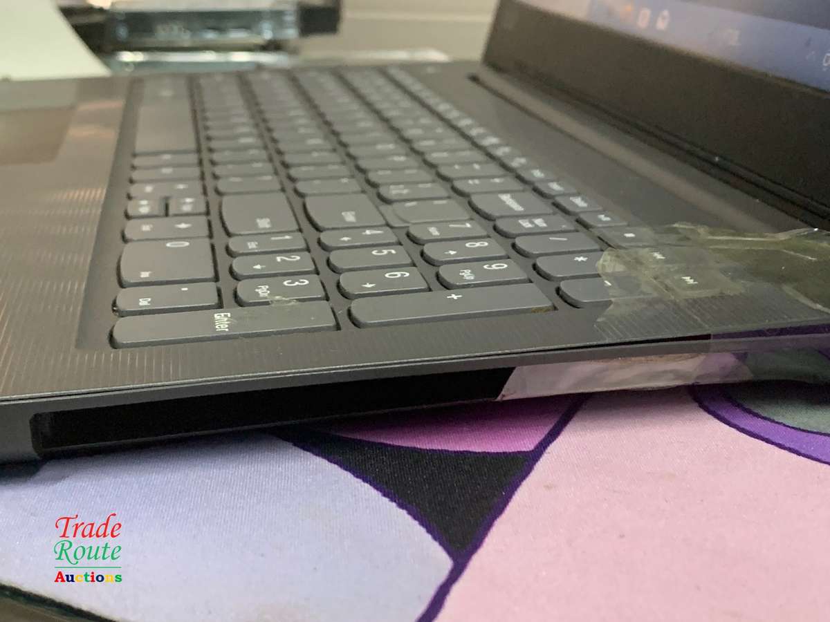 LENOVO V130 15.6 inch LAPTOP - Core i5 - HINGE DAMAGED - Salvage Stock