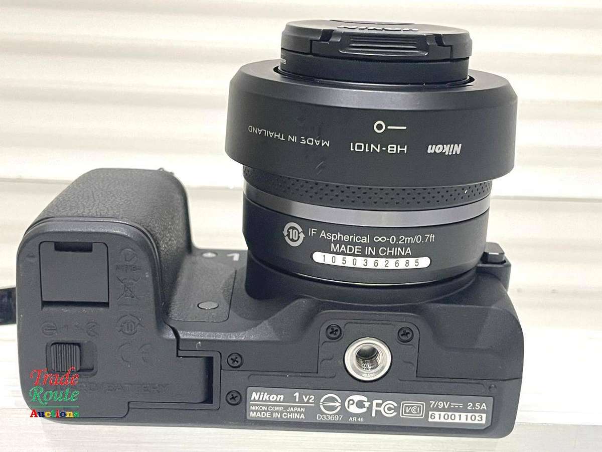 Nikon 1 V2 14.2 MP HD Digital Camera kit with 10-30mm VR 1 NIKKOR Lens