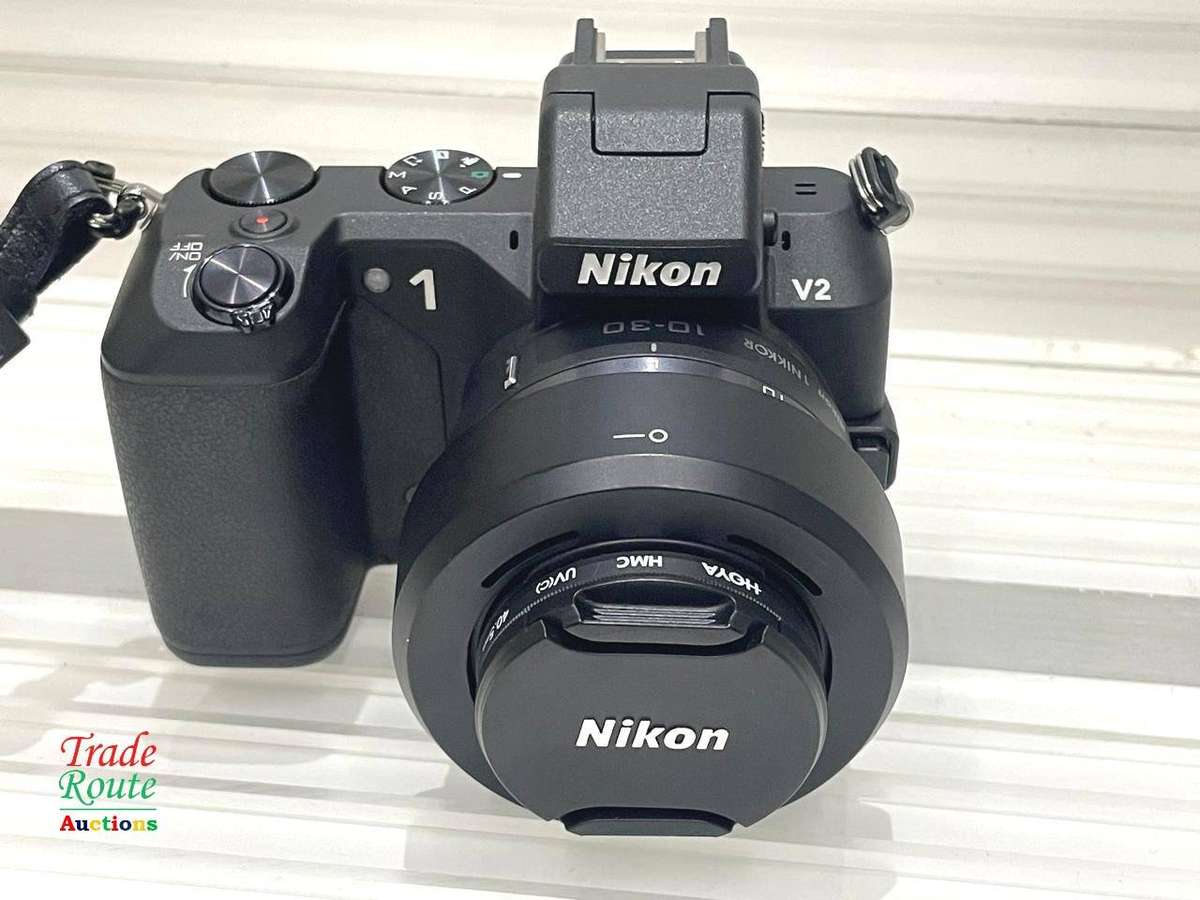 Nikon 1 V2 14.2 MP HD Digital Camera kit with 10-30mm VR 1 NIKKOR Lens