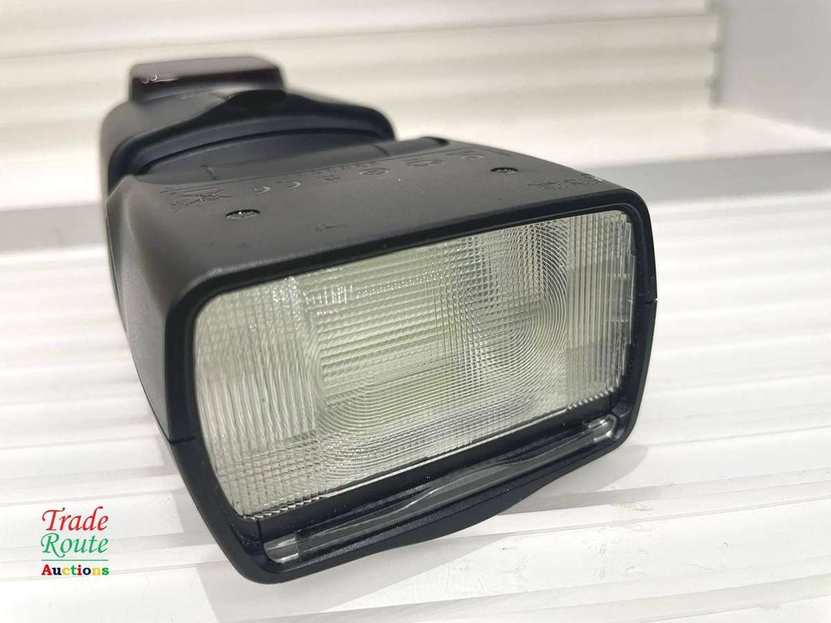 Canon Speedlite 430EX II  Flash for Canon EOS DIGITAL SLR Cameras with Pouch