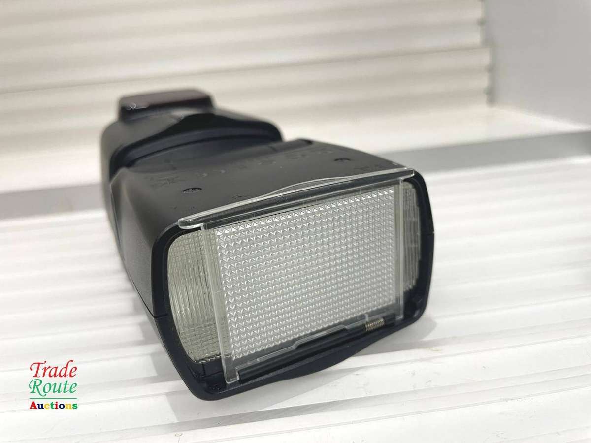 Canon Speedlite 430EX II  Flash for Canon EOS DIGITAL SLR Cameras with Pouch