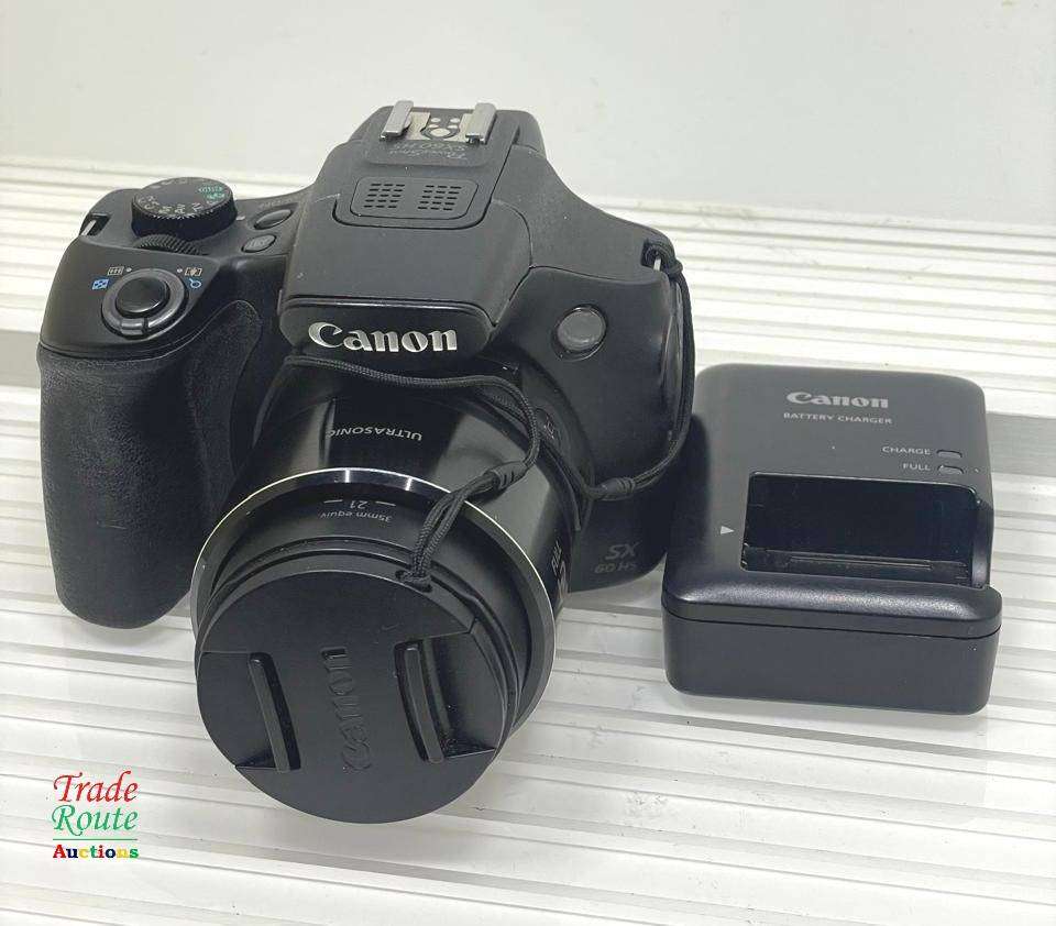 Canon Powershot SX60 HS 16.1MP Digital Camera 65x Optical Zoom Lens - Black line on screen