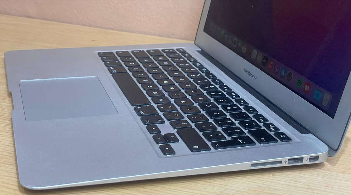 MacBook Air 13.3-inch 2017 | Core i5 1.8GHz | 8GB RAM | 128GB SSD MacOS Monterey