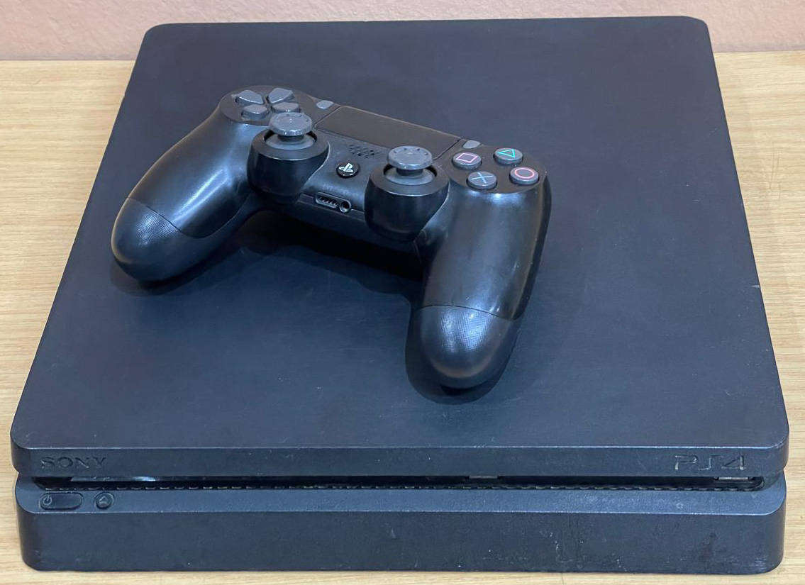 Sony PS4 PlayStation 4 SLIM console - CUH-2116A - Jet Black  *** SONY PS4 ***
