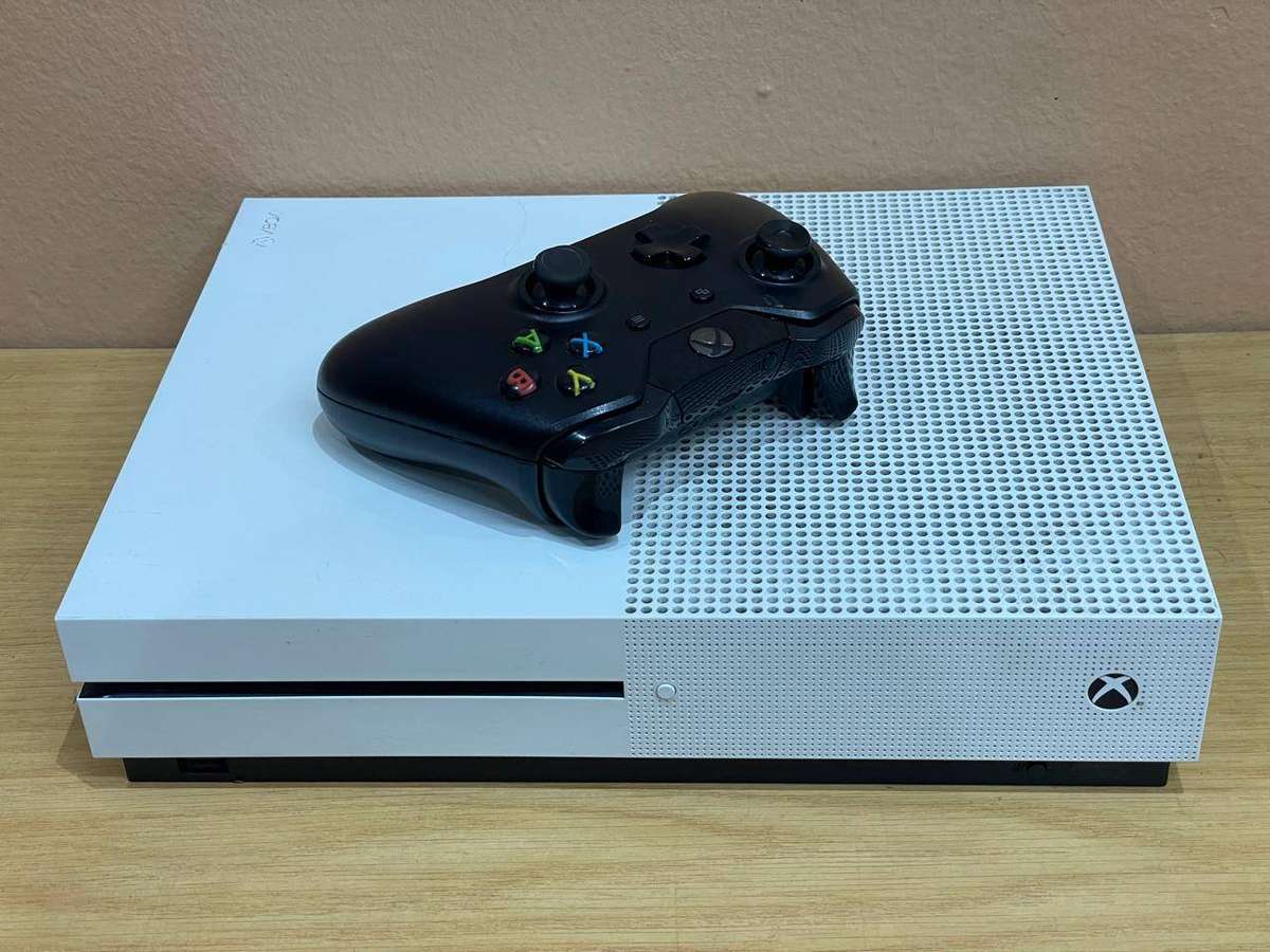 Microsoft Xbox One S 1TB Console (WHITE) Model 1681 + 1 Controller (BLACK)