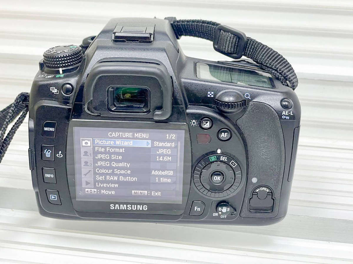 Samsung GX-20 14.6MP Digital SLR Camera with 18-55mm Lens