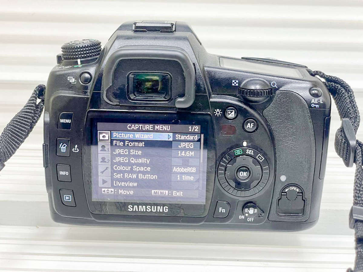 Samsung GX-20 14.6MP Digital SLR Camera with 18-55mm Lens
