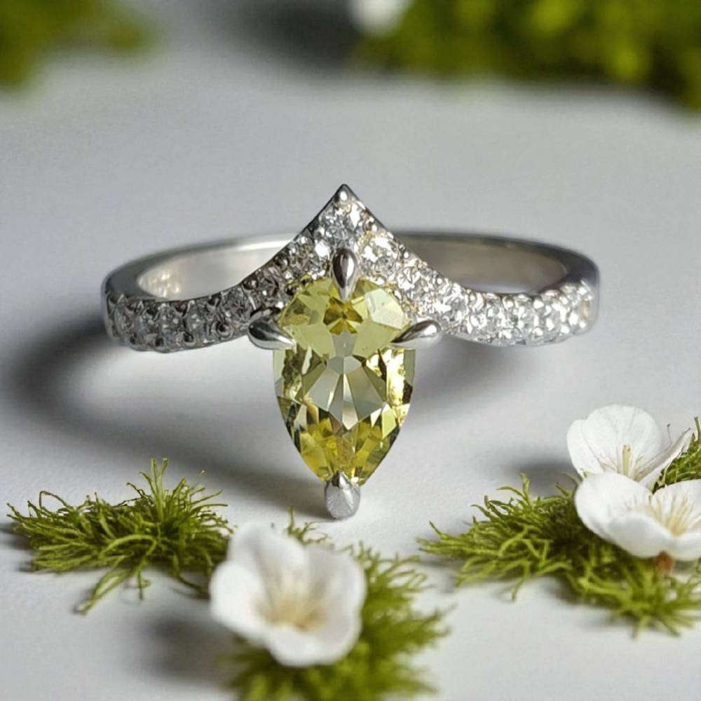 Lime quartz ring
