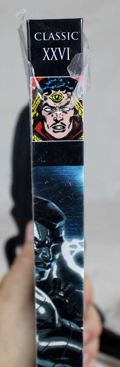 The Marvel classic ultimate graphic novels - Doctor Strange - a separate reality