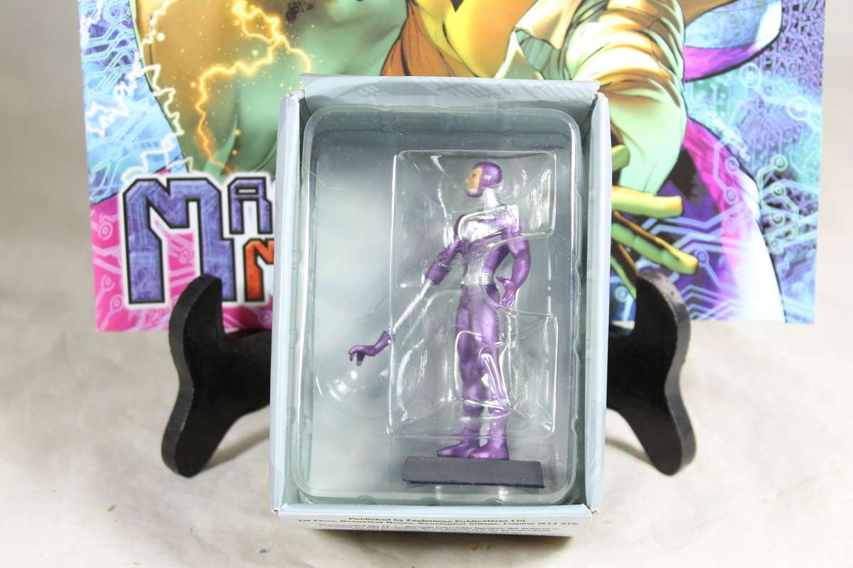 Marvel Classic - lead, hand painted figurine and book - Machine Man #110