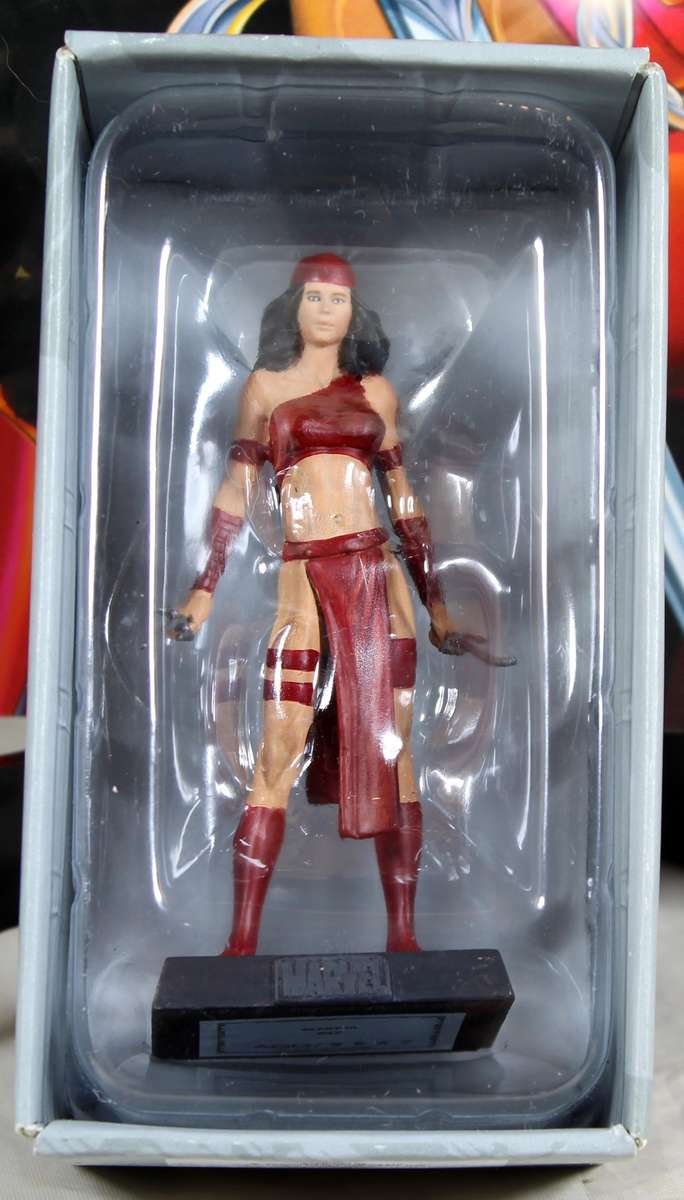 Marvel comics - lead, hand painted figurine with book - Elektra #17