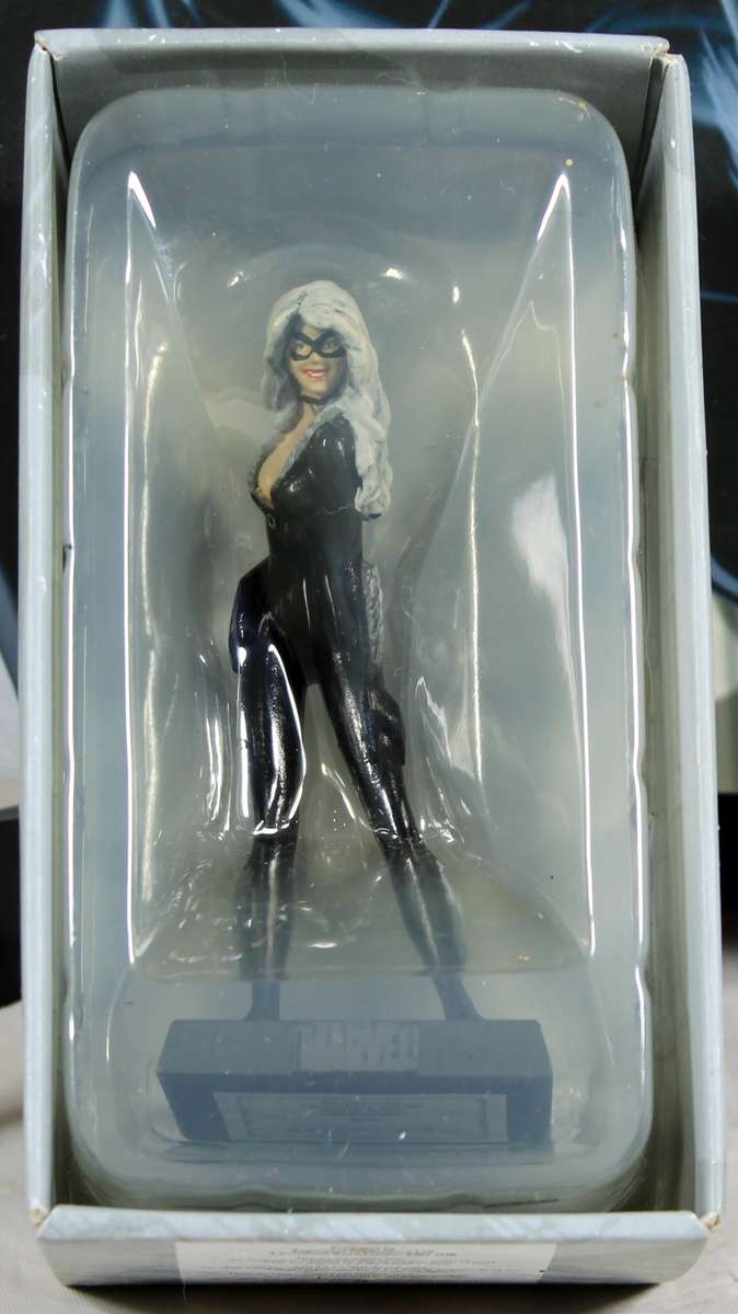 Marvel comics - lead, hand painted figurine with book - Black Cat #20