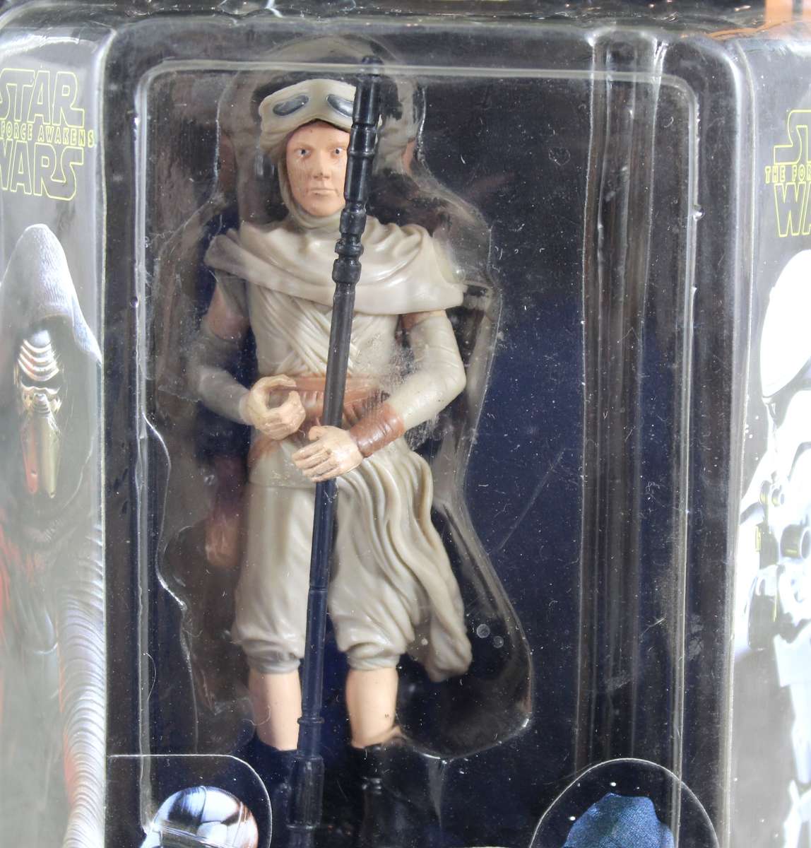 Star Wars - the force awakens - Rey in Jakku outfit