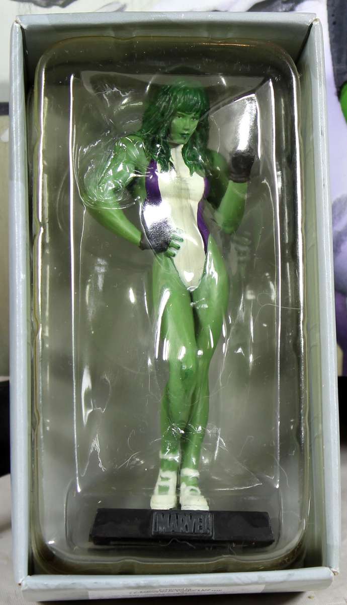 Marvel comics - lead, hand painted figurine with book - She-Hulk #38