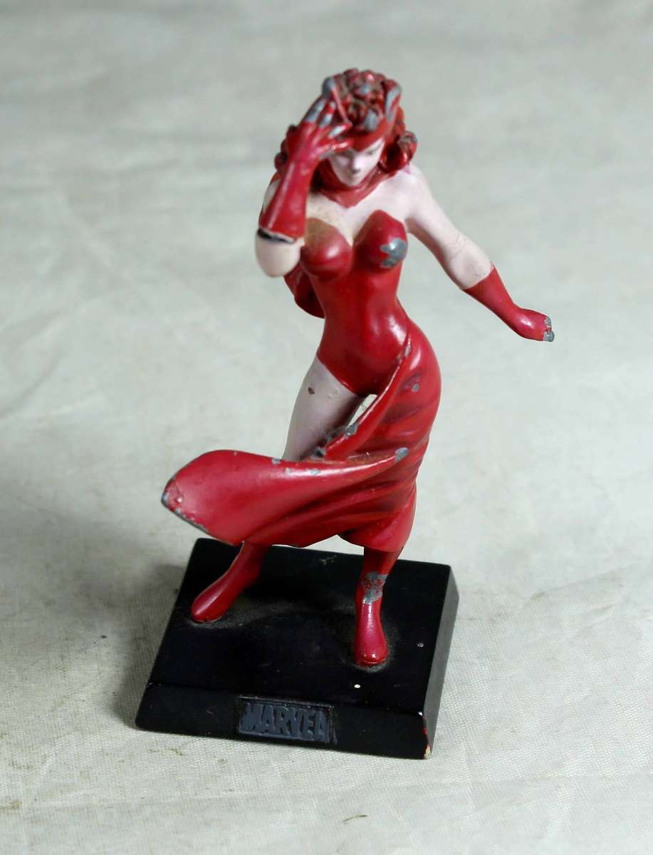 The Classic Marvel Figurine Collection - Scarlet Witch (some paint loss)