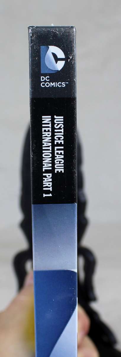 DC comics graphic novel collection - Justice league international part one