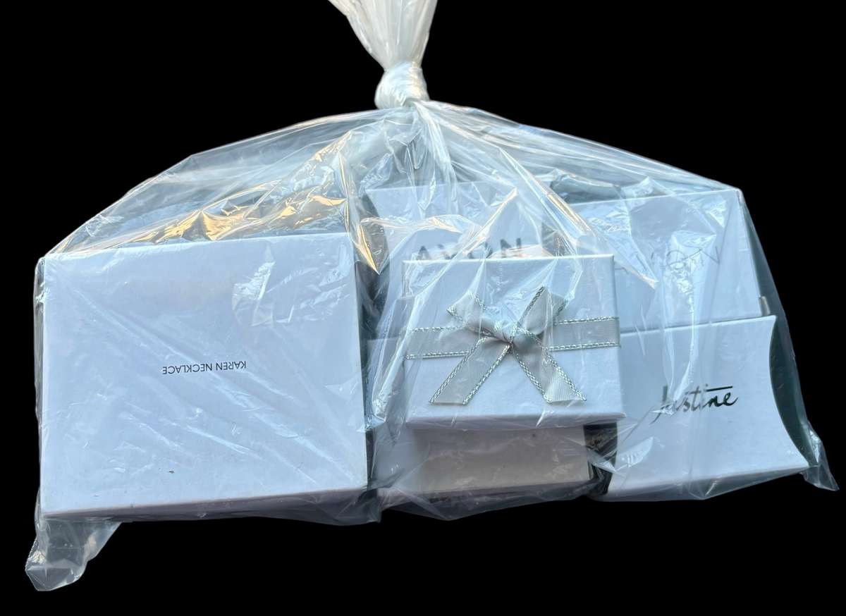 Avon Ladies Jewellery Lot of 6