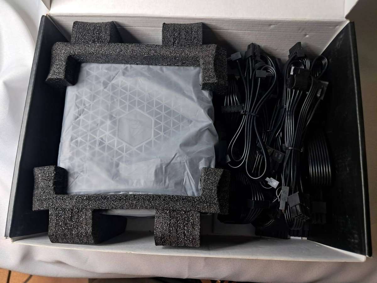 CORSAIR RM850 80 PLUS GOLD - FULLY MODULAR ATX POWER SUPPLY