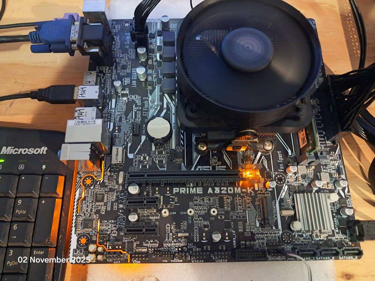 ASUS PRIME A320M-K, AMD Athlon 3000G CPU, CRUCIAL 4GB DDR4-2133