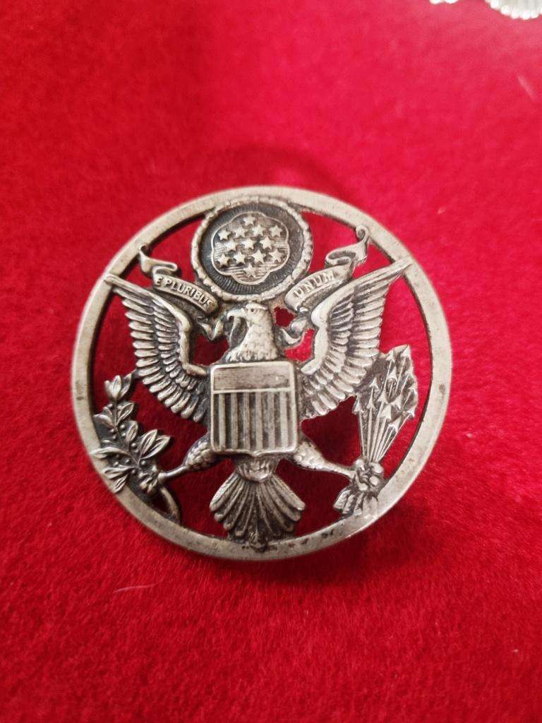 WWII USA CAP BADGE