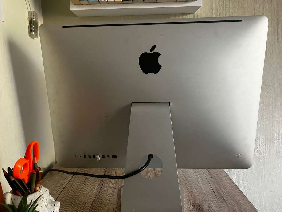 21.5" iMac Core i3 (Mid-2010)