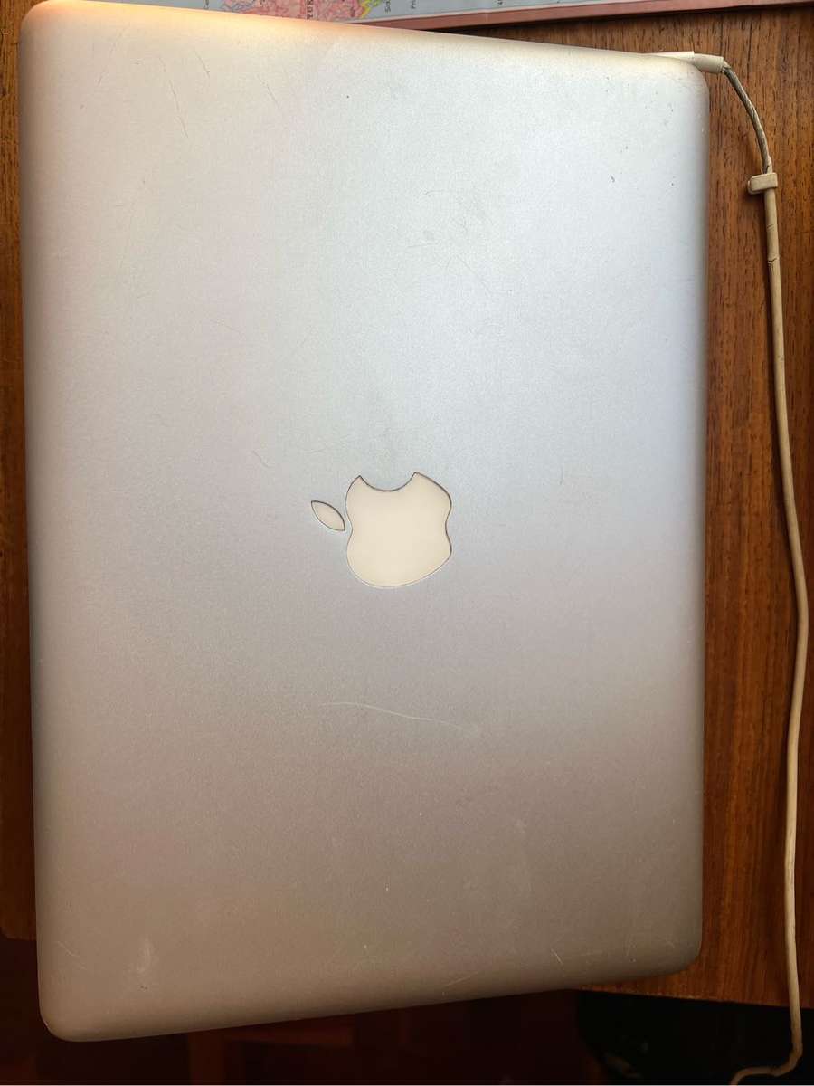 2x MacBook Pro 13 A1278 with chargers