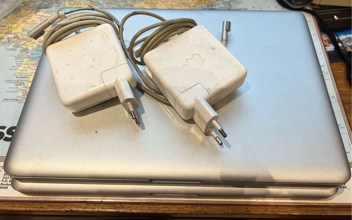 2x MacBook Pro 13 A1278 with chargers