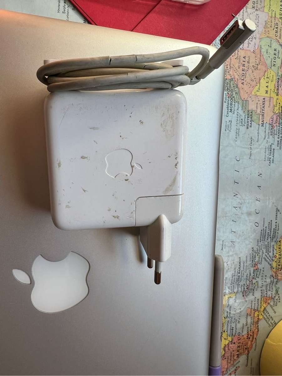 2x MacBook Pro 13 A1278 with chargers