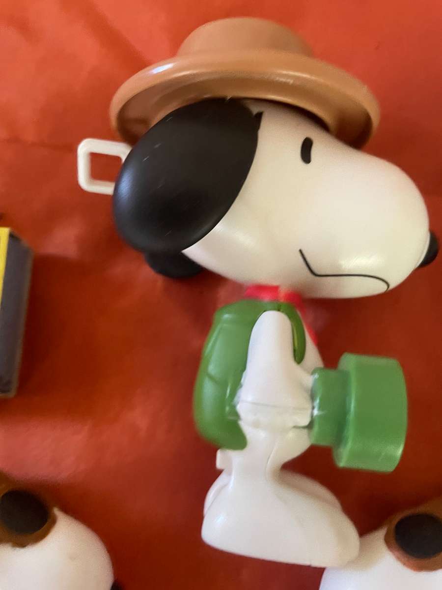 A lot of cute snoopys
