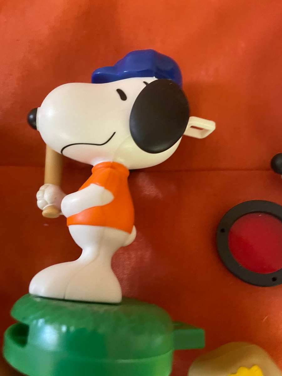 A lot of cute snoopys