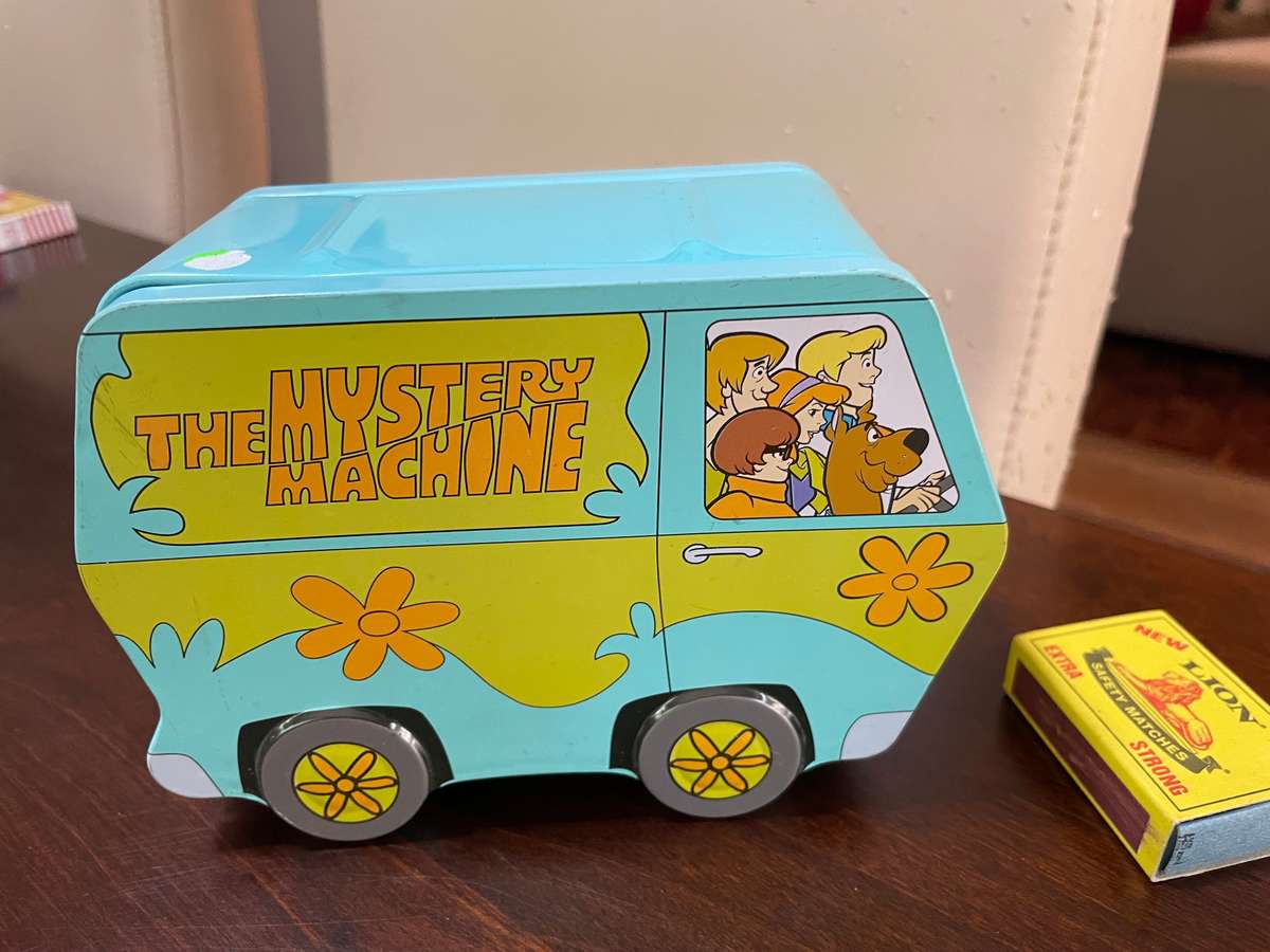 The mystery machine - highly collectible Scooby Doo tin