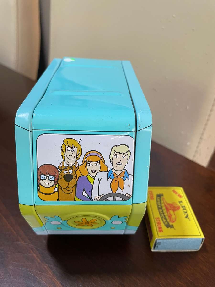 The mystery machine - highly collectible Scooby Doo tin