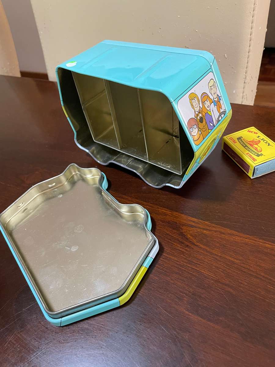 The mystery machine - highly collectible Scooby Doo tin