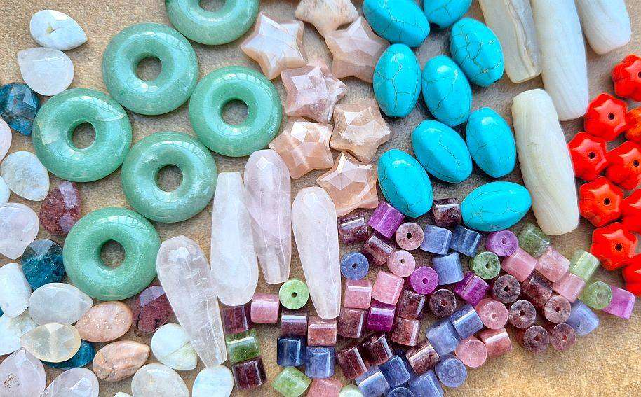 150 pcs  Assorted  Natural / Synthetic Gemstone Beads