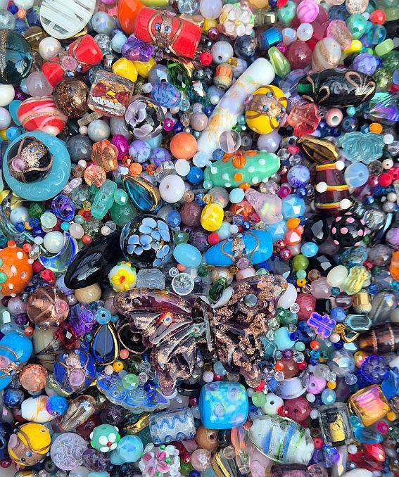 4.7Kg  Mixed / Assorted Glass Beads +/- 10500pcs