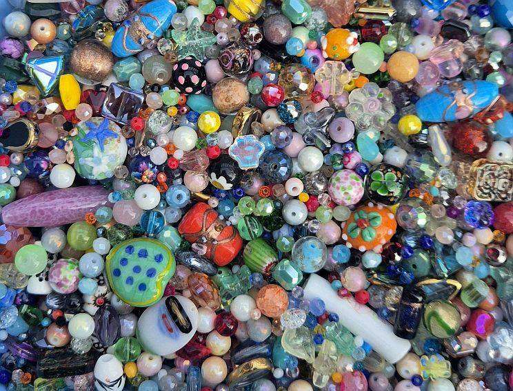 4.7Kg  Mixed / Assorted Glass Beads +/- 10500pcs
