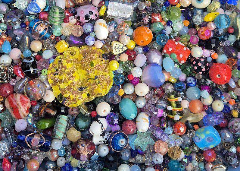 4.7Kg  Mixed / Assorted Glass Beads +/- 10500pcs