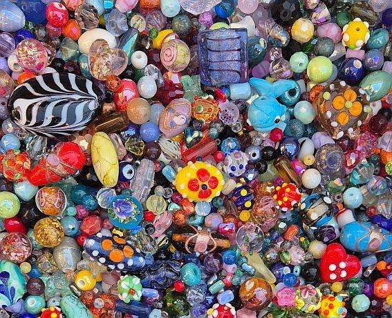 5.4Kg  Mixed / Assorted Glass Beads +/-8000 pcs