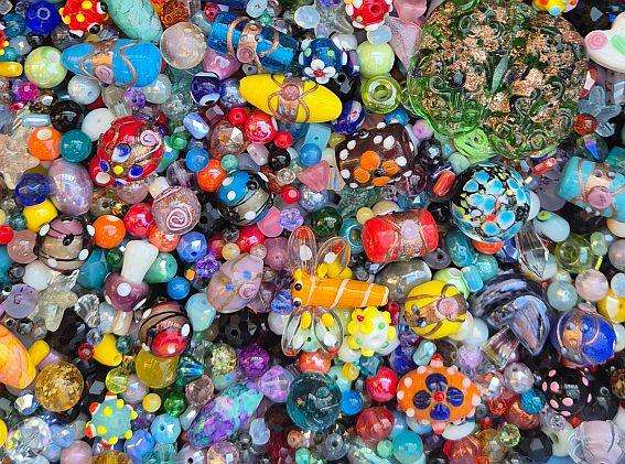 5.4Kg  Mixed / Assorted Glass Beads +/-8000 pcs