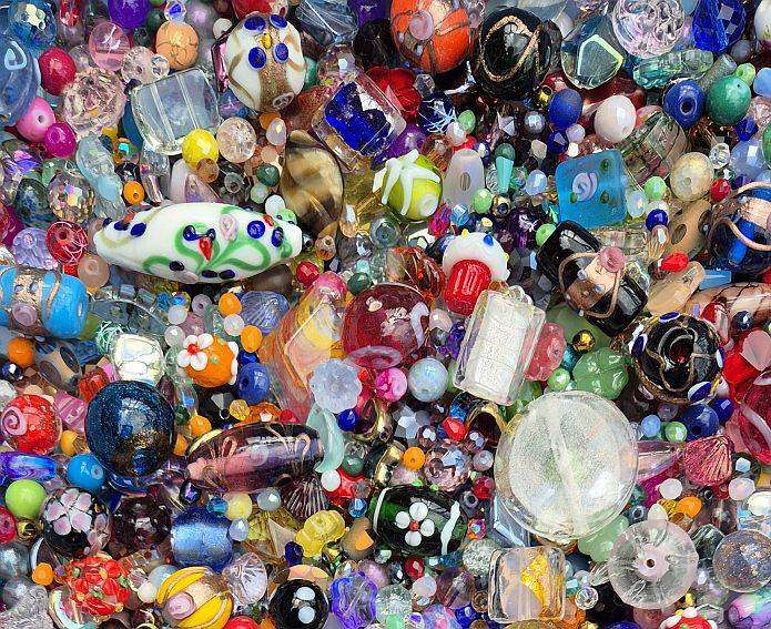 4.2 Kg  Mixed / Assorted Glass Beads   +/-10 000 pcs