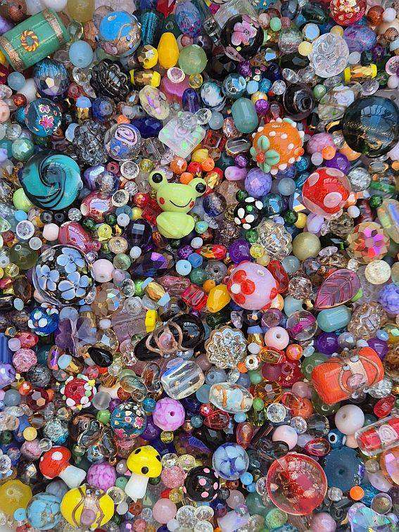 7.2Kg  Mixed / Assorted Glass Beads /  Gold Plated / Stainless Steel & Other Findings