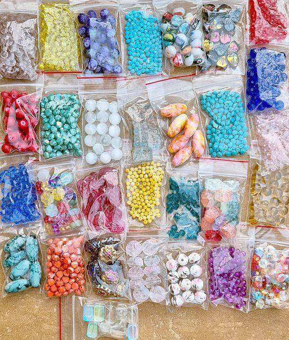 230 Packets Assorted Glass Beads / +/-3.3kg