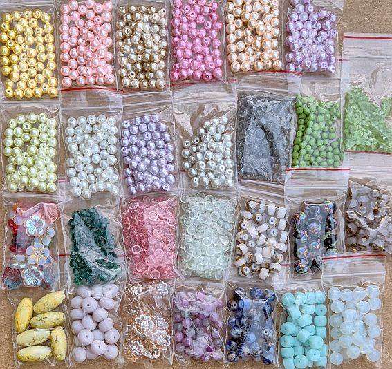 230 Packets Assorted Glass Beads / +/-3.3kg
