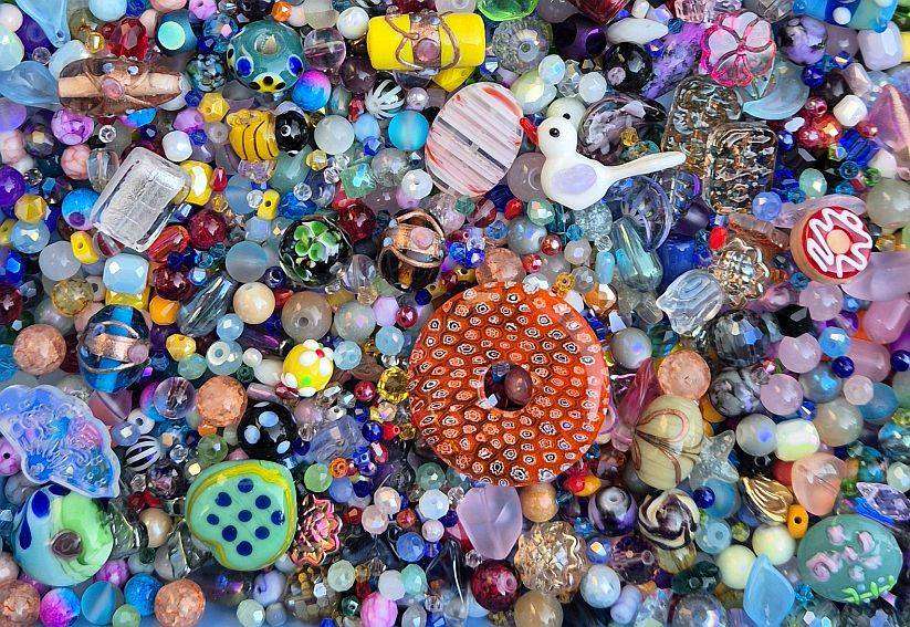 4.3Kg  Mixed / Assorted Glass Beads +/- 9500pcs