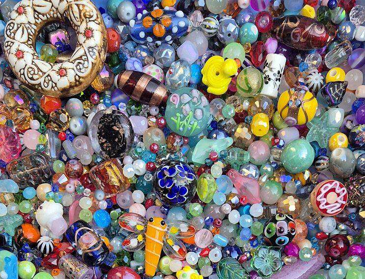 4.3Kg  Mixed / Assorted Glass Beads +/- 9500pcs