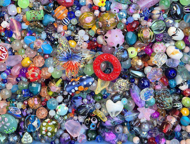 4.3Kg  Mixed / Assorted Glass Beads +/- 9500pcs