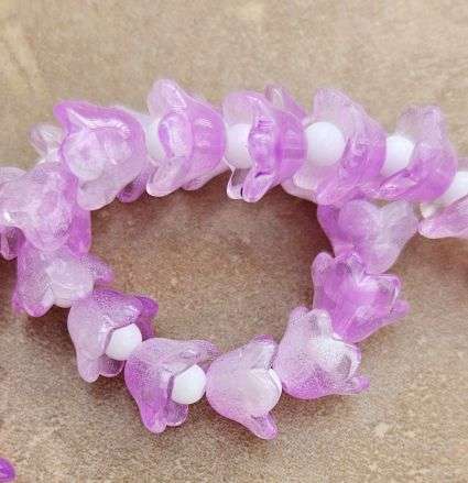 Clearance Sale ** 1 Strand  Light Purple / White  / Flower  Glass Beads